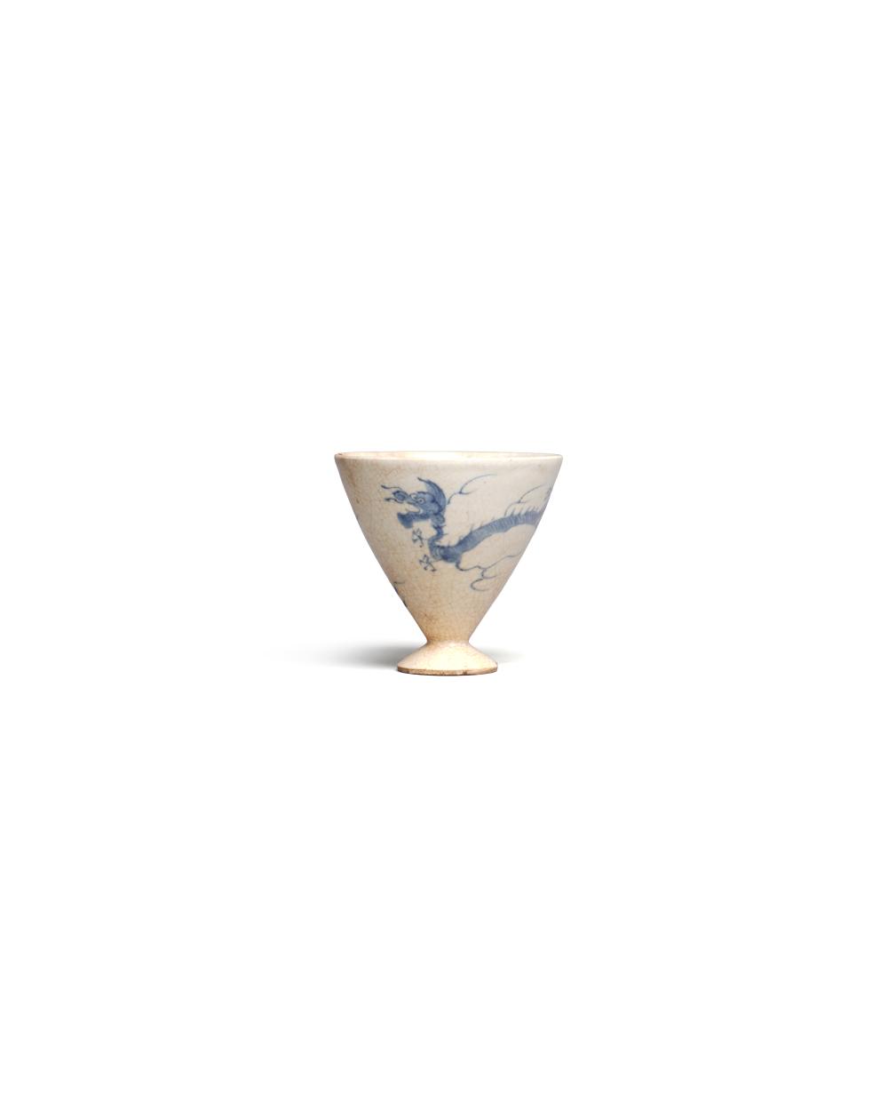 A BLUE AND WHITE 'DRAGON' CUP 元 青花龍紋錐形杯