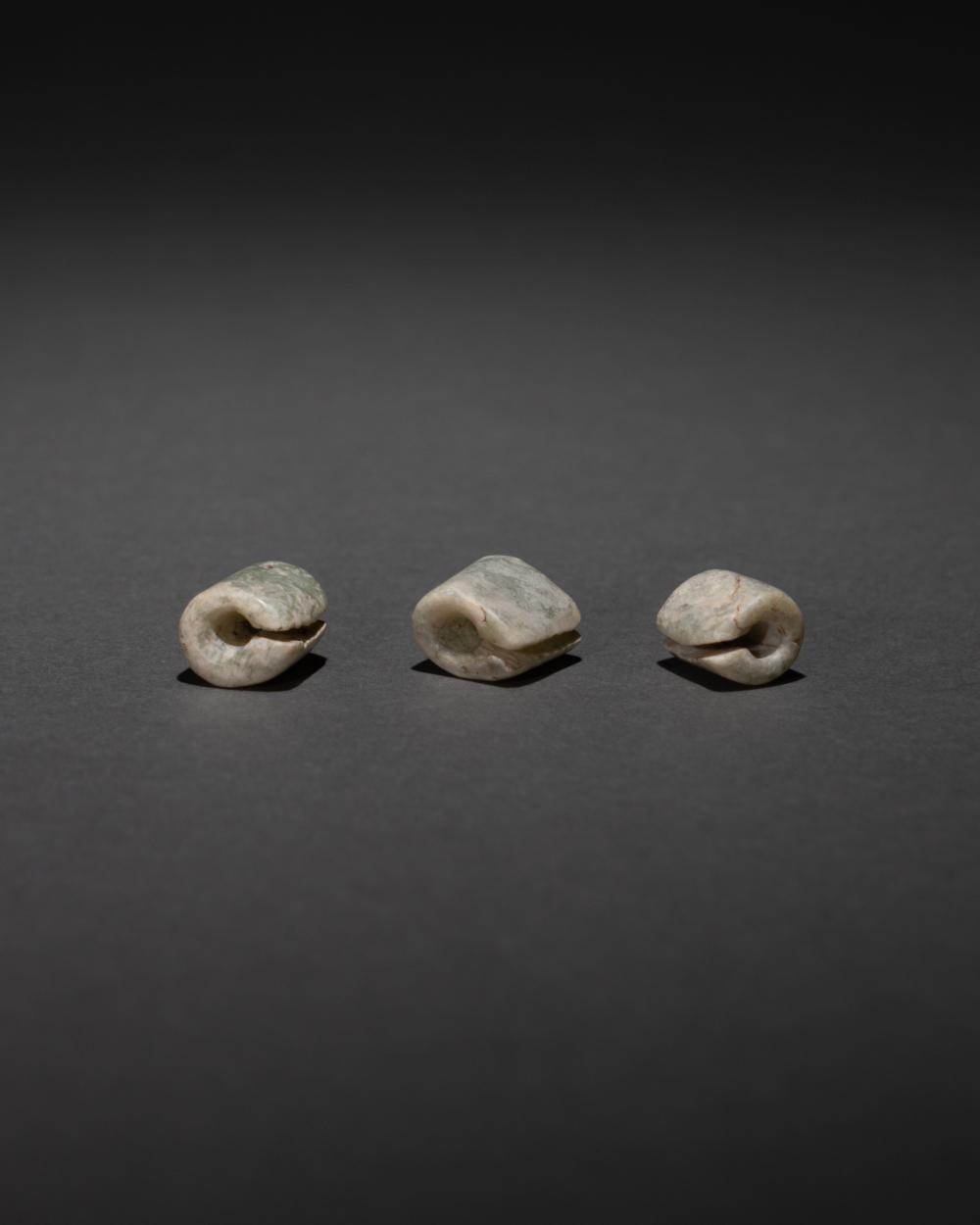 A GROUP OF JADE DISCS, JUE 紅山文化 玉玦一組三件