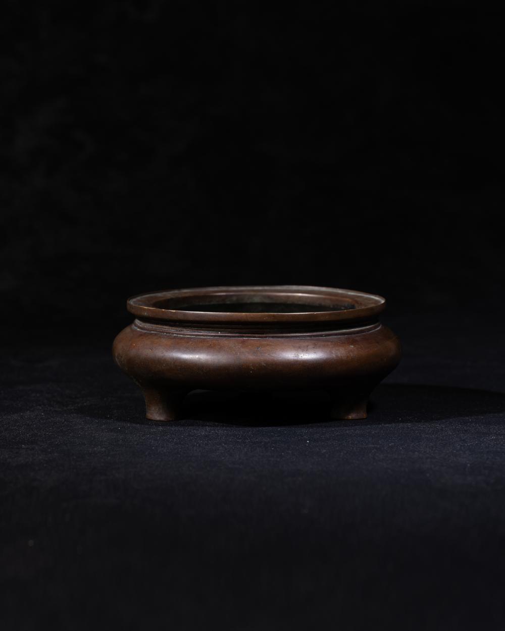 A BRONZE CENSER 清 「大清順治年製」款銅爐