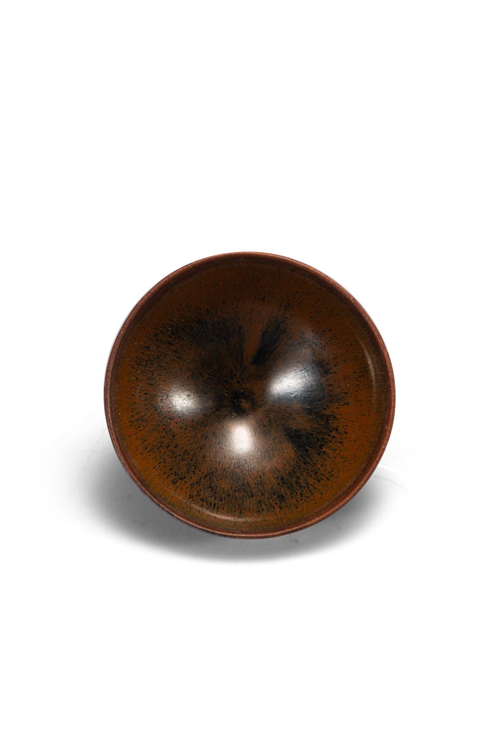 A PERSIMMON-GLAZED BOWL 宋. 柿釉建盞
