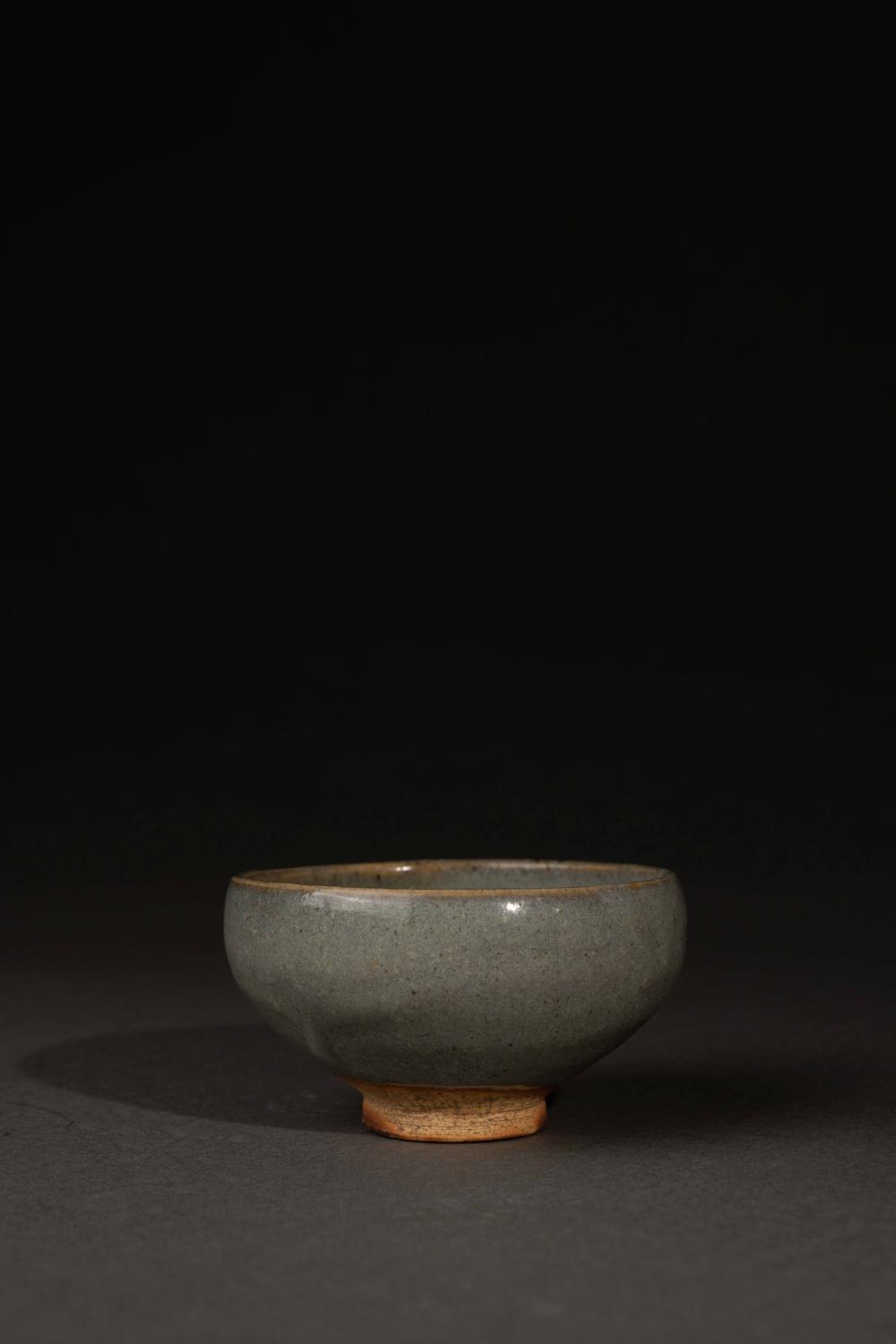 A SMALL 'JUN' BOWL 元. 鈞窯小盞