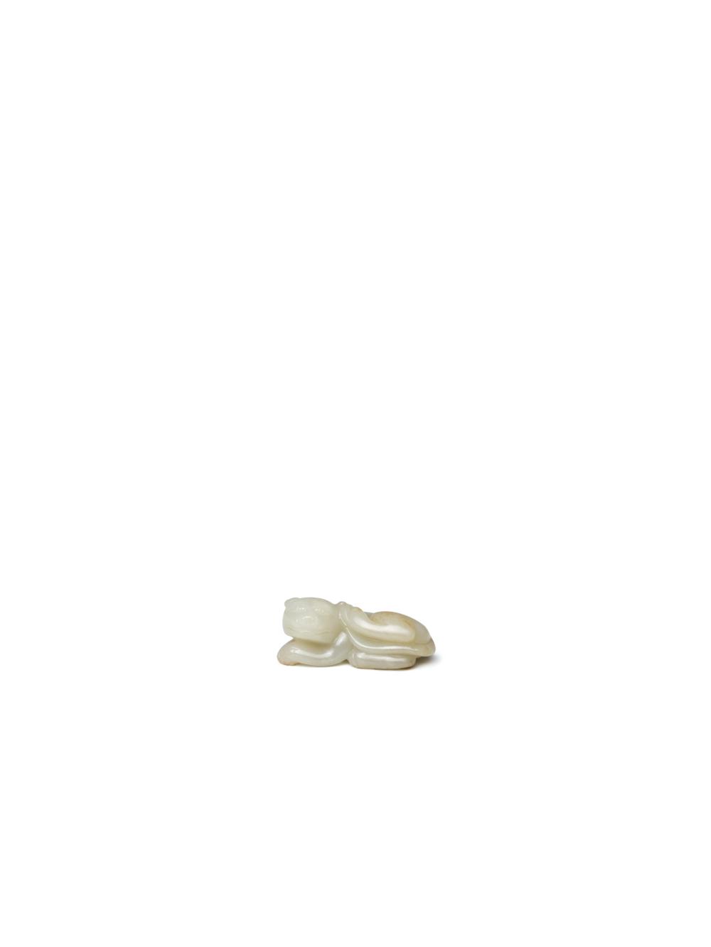 A WHITE JADE 'IMMORTALS' PENDANT 明或清.白玉瑞獸