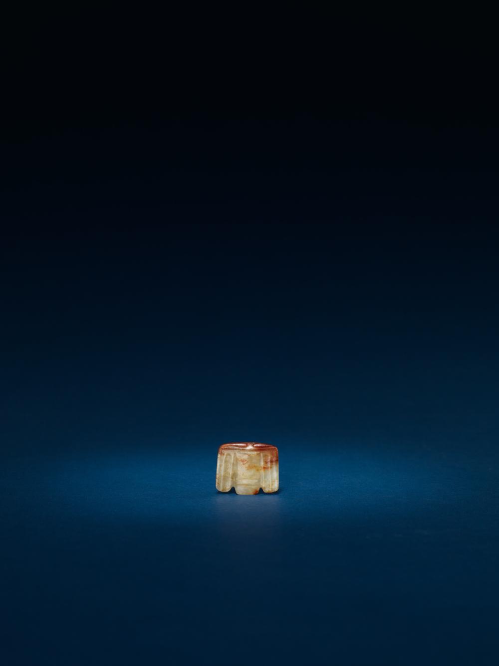 A YELLOW JADE FIGURE OF OWL,HONGSHAN CULTURE,NEOLITHIC PERIOD 紅山文化.黃玉鴞