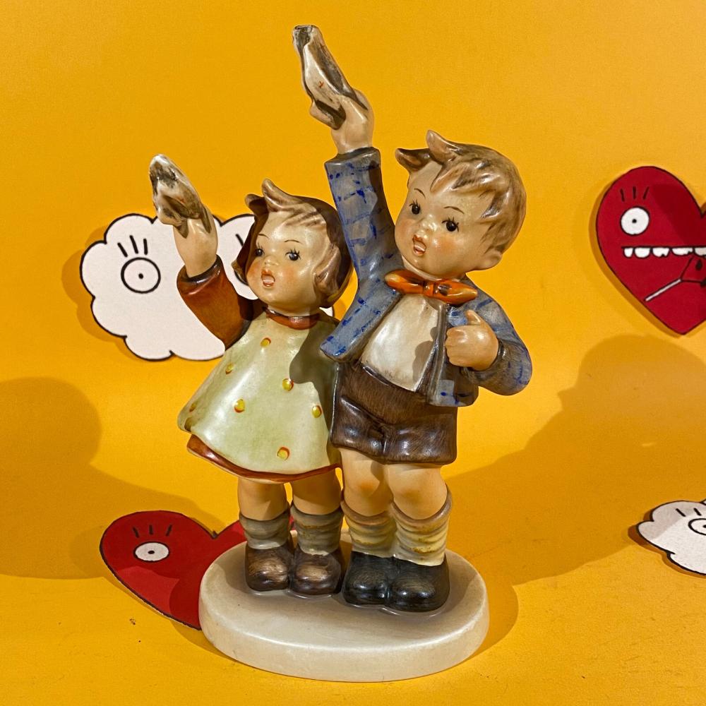 Goebel M.J. Hummel Figurine Auf Wiedersehn #153/I TMK 3