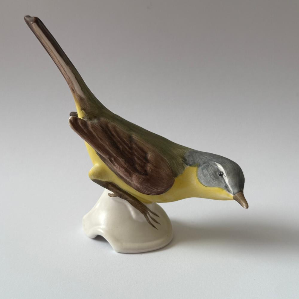 GOEBEL Porcelain YELLOW WAGTAIL Bird Figurine W. Germany w/ Original Sticker