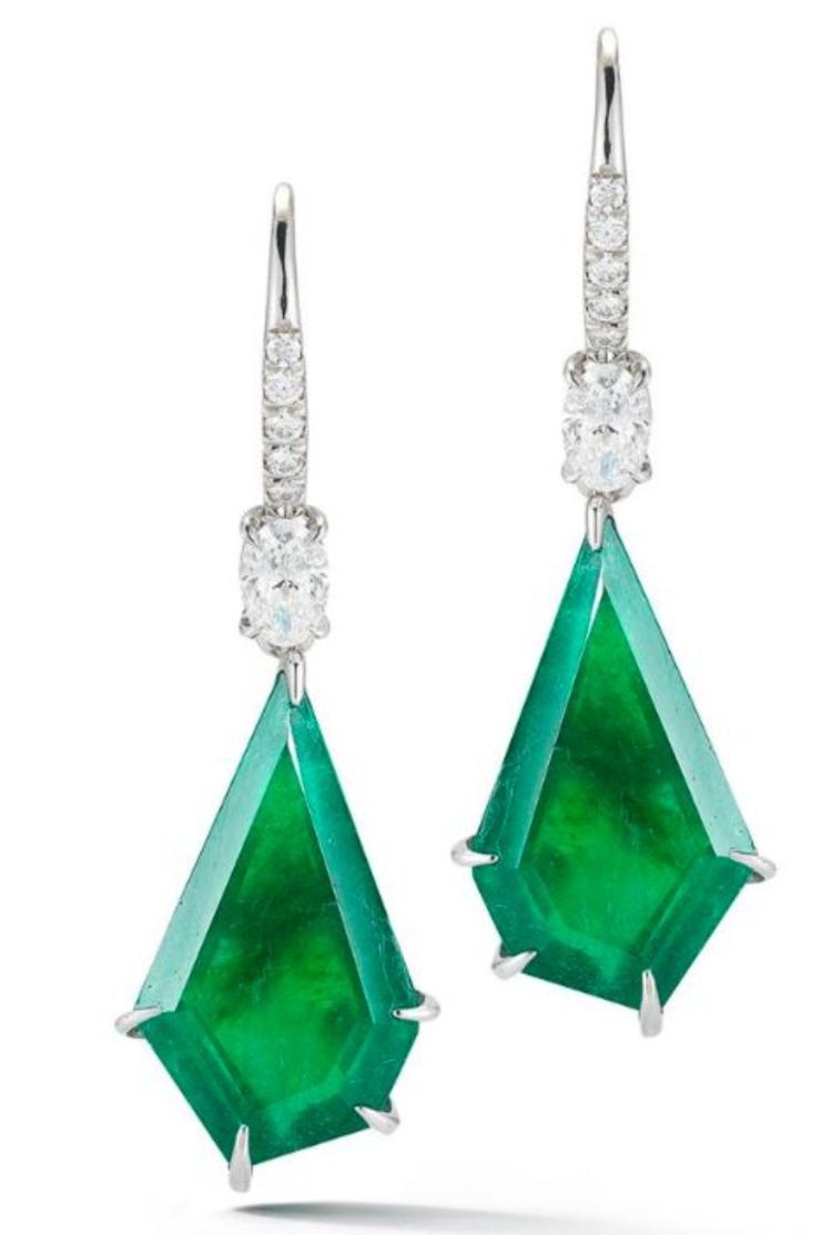 EMERALD AND DIAMOND EARRING image