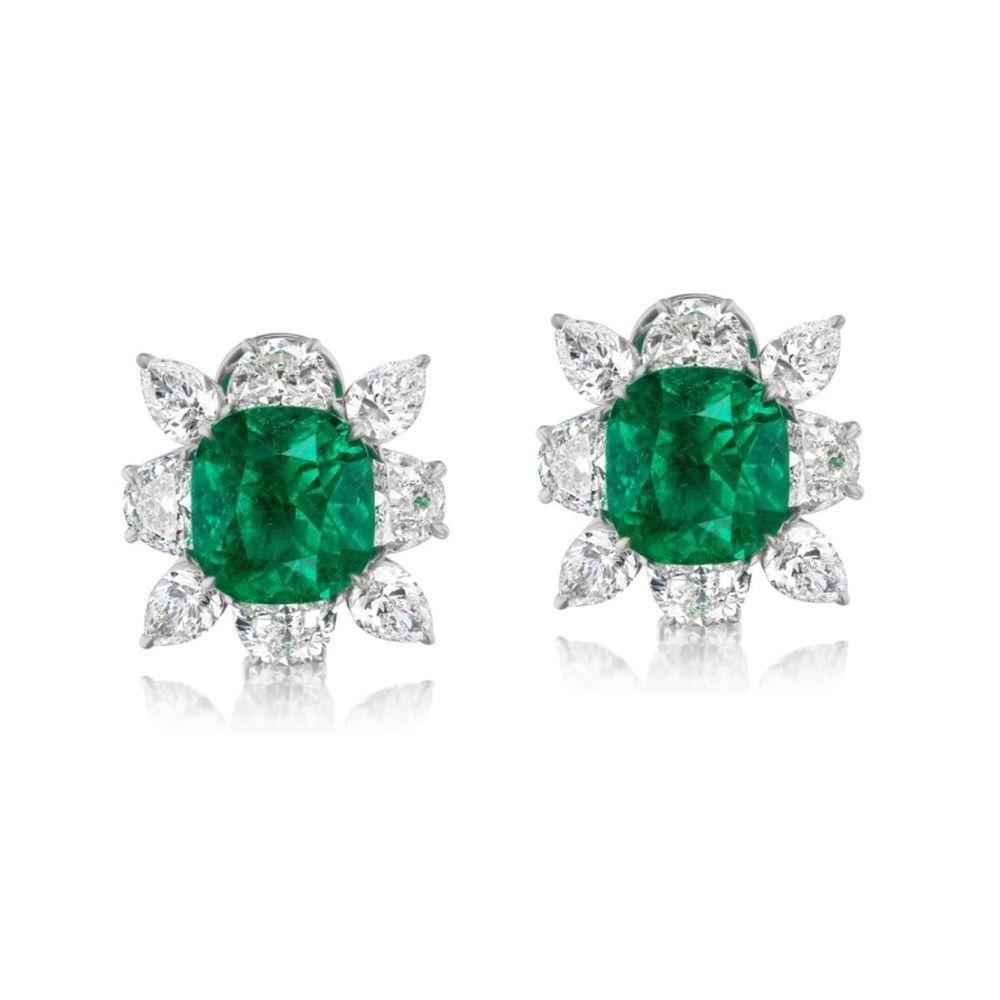 EMERALD AND DIAMOND EARRING image