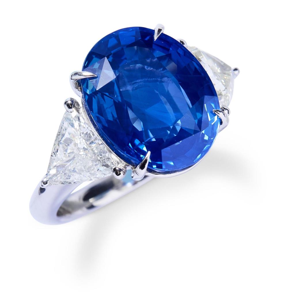 SAPPHIRE AND DIAMOND RING