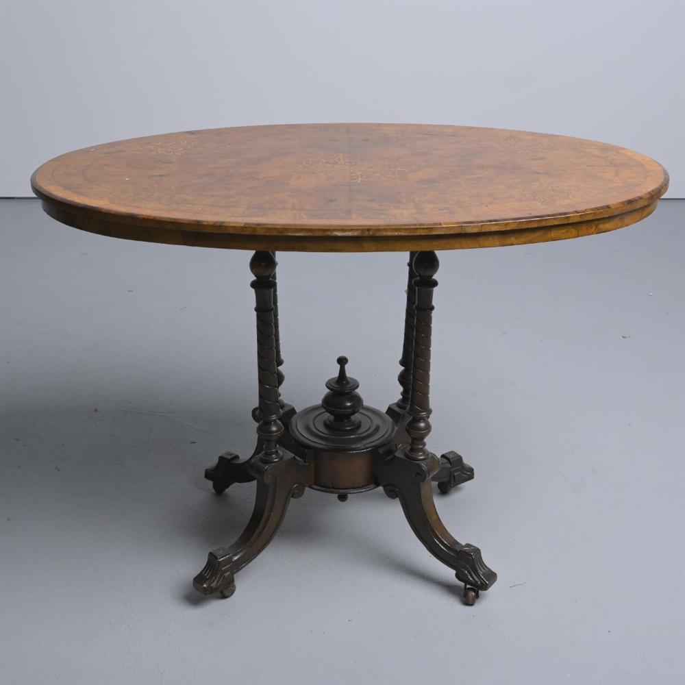 A VICTORIAN LOO TABLE (A/F) (73H X 105W X 63D CM) (LEONARD JOEL DELIVERY: X-LARGE)