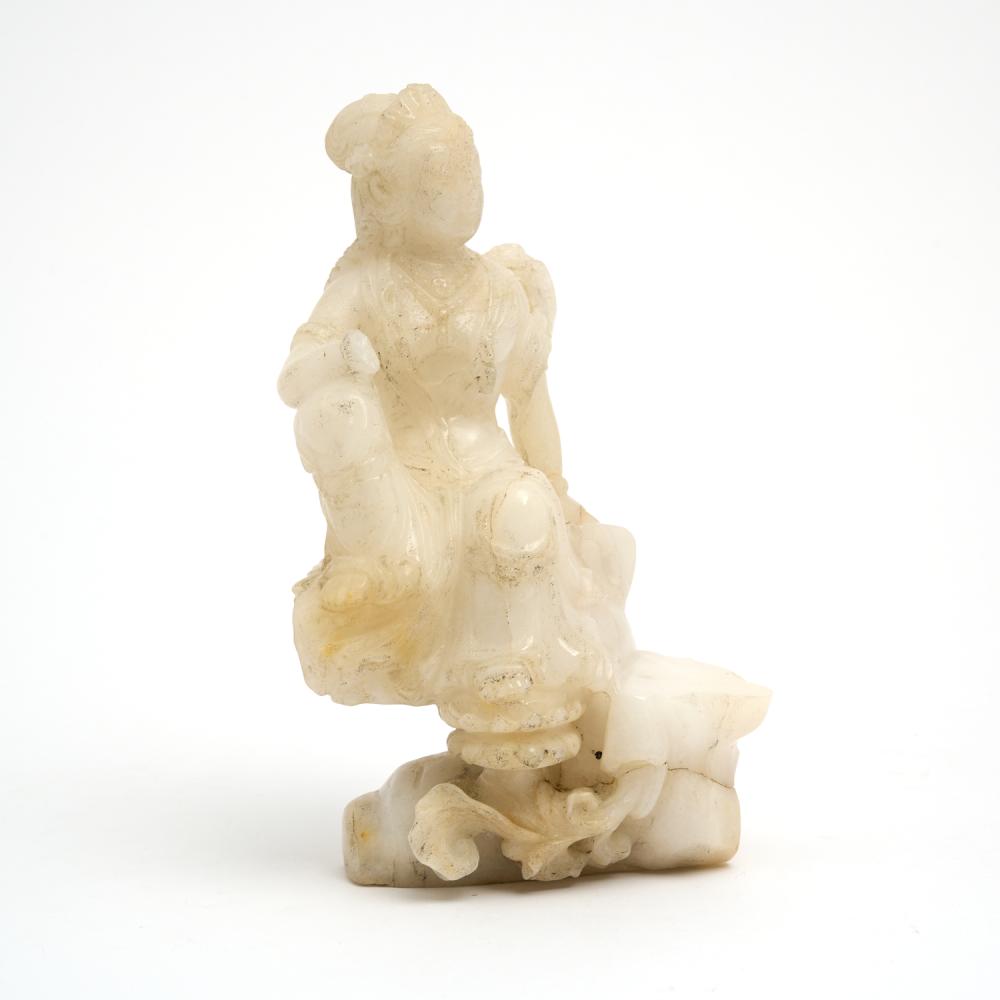 A 20TH CENTURY WHITE HARDSTONE GUAN YIN (A/F) H.21CM