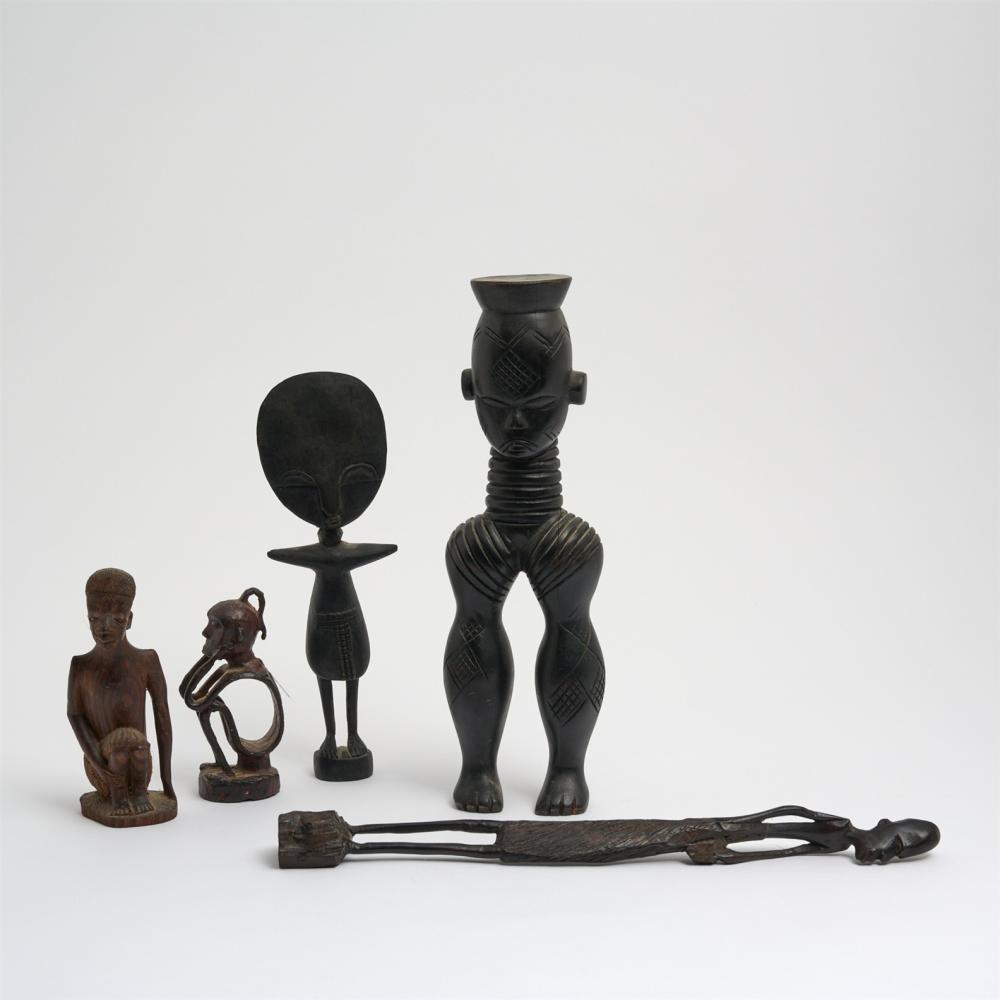 FIVE AFRICAN FIGURES INCLUDING SOME IN EBONY H.31CM (TALLEST)