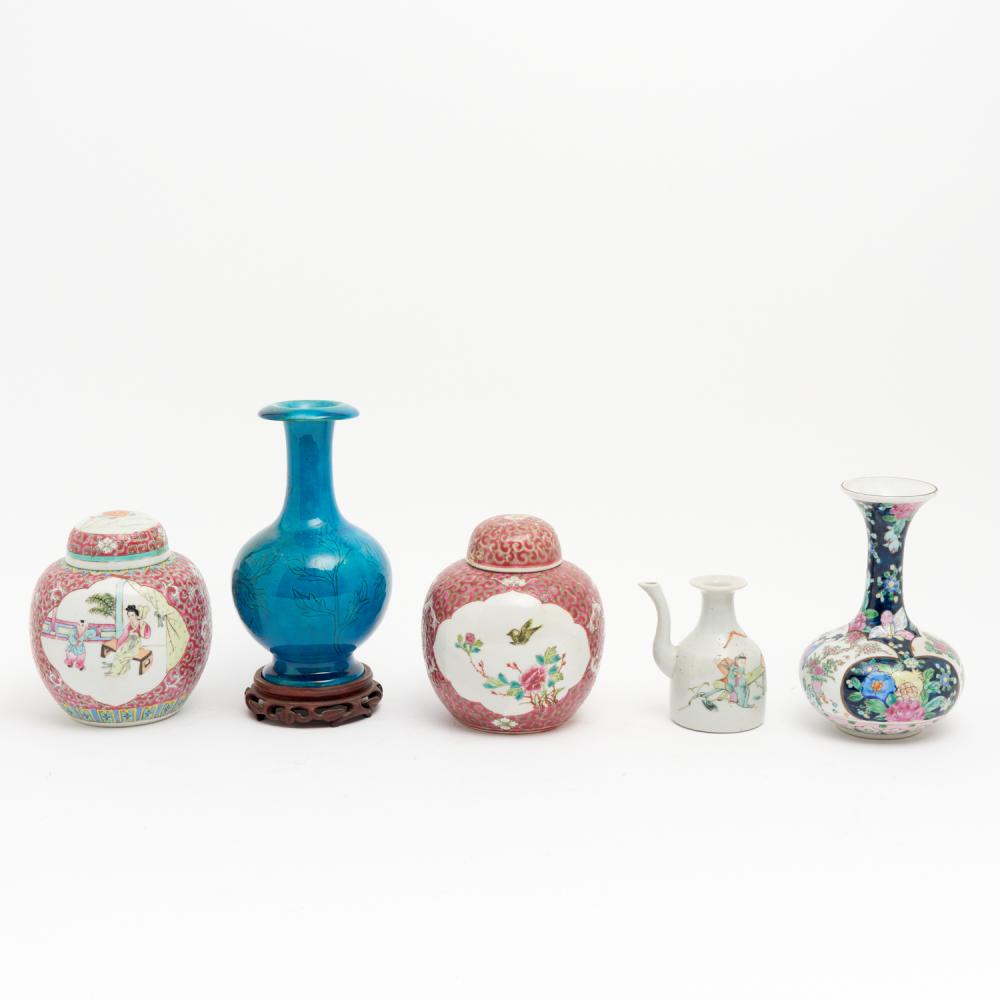 A GROUP OF CHINESE CERAMICS INCLUDING A PAIR OF GINGER JARS, A BLANC DE CHINE QUAN YIN H.23.5CM (TALLEST)
