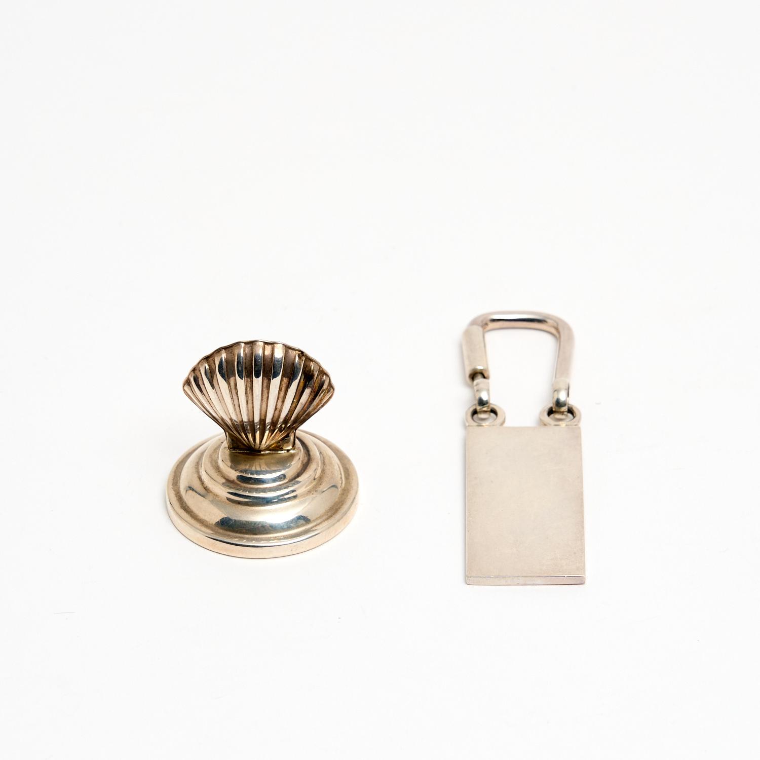 Lot - A 925 SILVER KEY RING TOGETHER WITH A 925 SILVER CARD HOLDER L ...