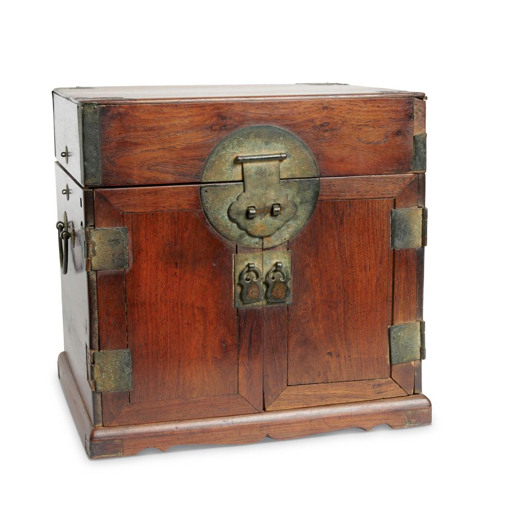 A RARE CHINESE HUANGHUALI SEAL CHEST GUANPIXIANG, LATE MING DYNASTY, 17TH CENTURY