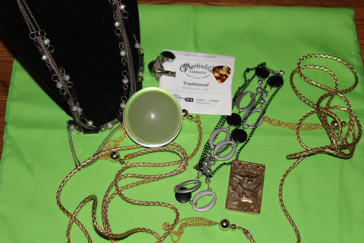 Necklace costume jewelry lot image
