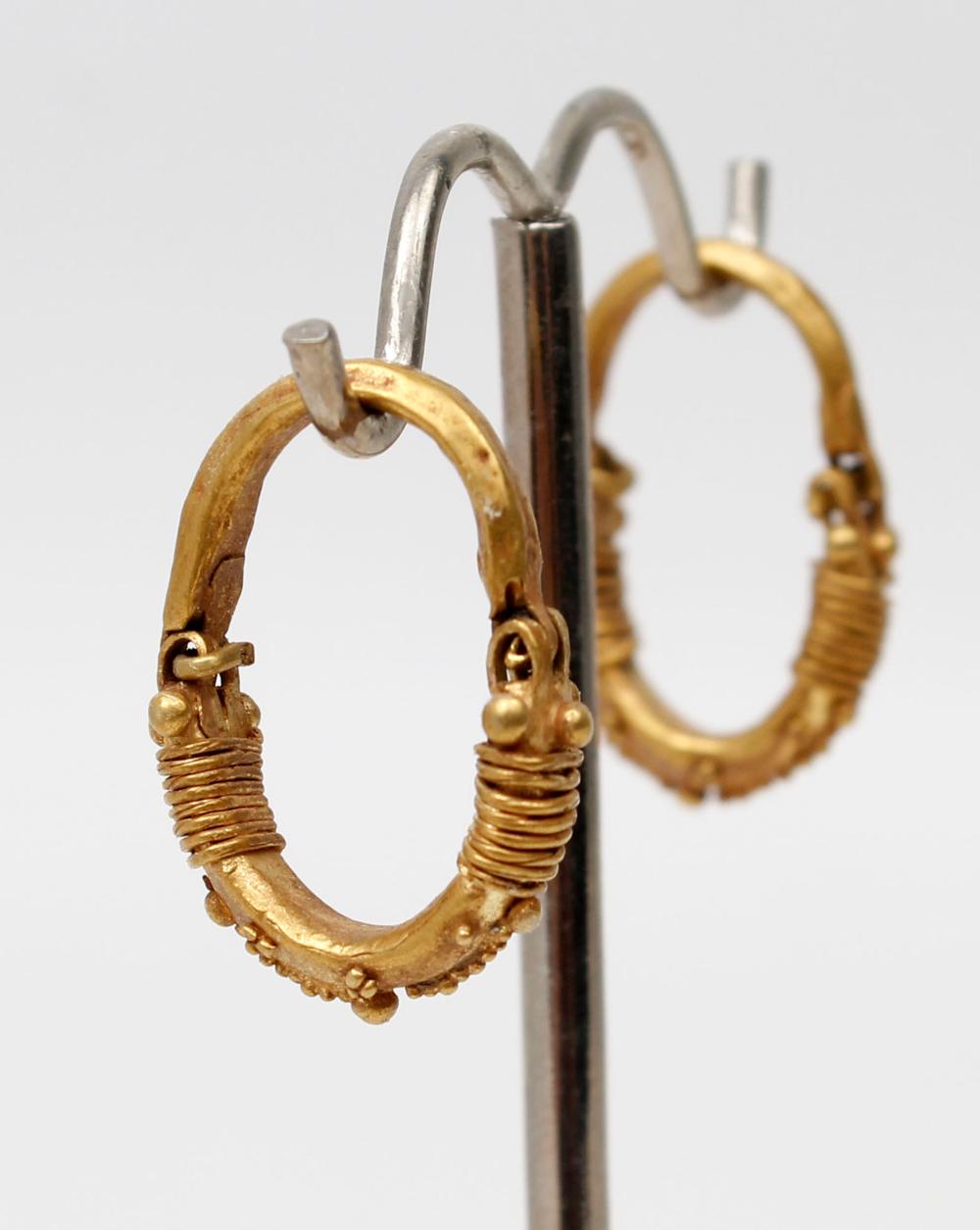 MATCHING PAIR OF PARTHIAN GOLD EARRINGS