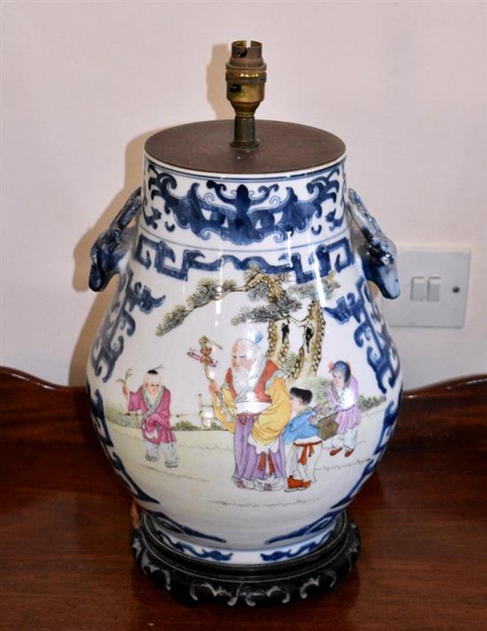 A pair of Chinese famille rose porcelain vase lamps late 20th century,