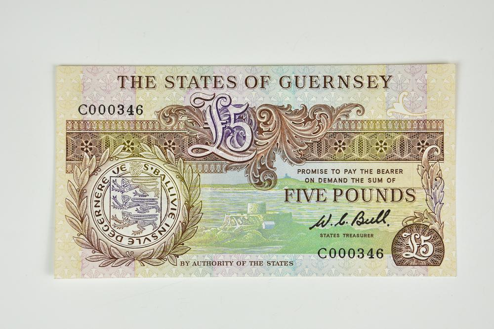BRITISH BANKNOTE - The States of Guernsey - Five Pounds c.1980, Signatory W. C. Bull, low serial number C000346,