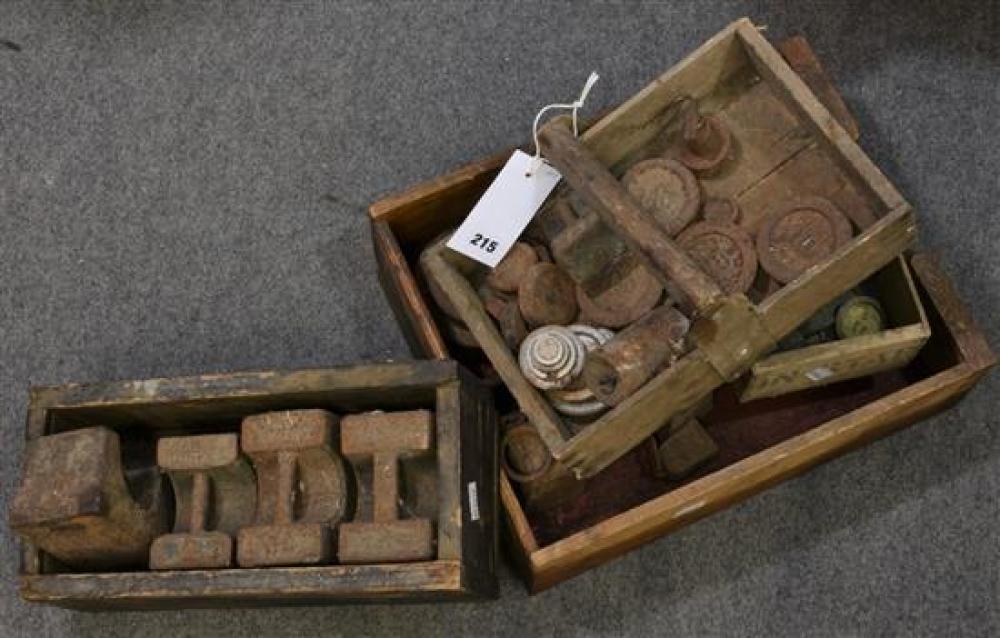 A large collection of various vintage weights (qty)