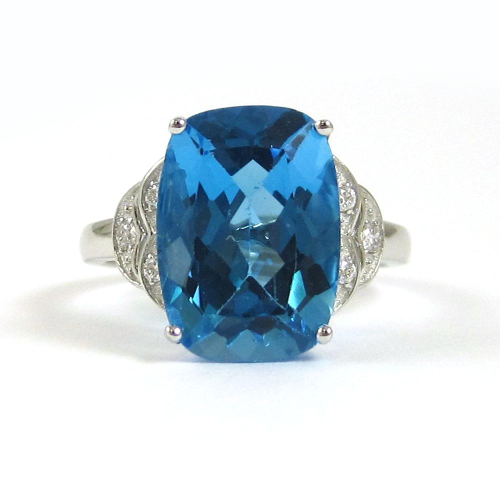 TOPAZ, DIAMOND AND FOURTEEN KARAT GOLD RING. The