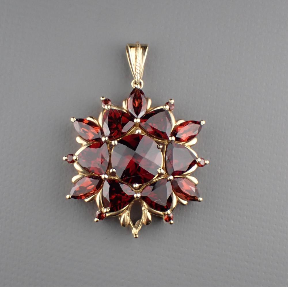 GARNET & 10K YELLOW GOLD PENDANT