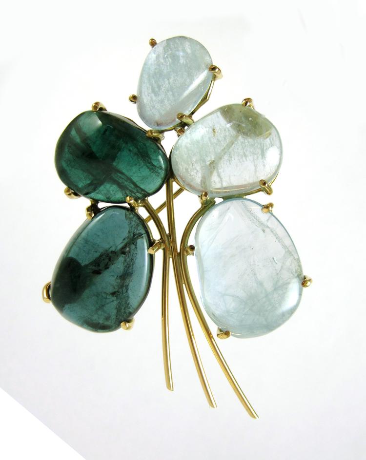 GREEN TOURMALINE AND FOURTEEN KARAT GOLD BROOCH, s