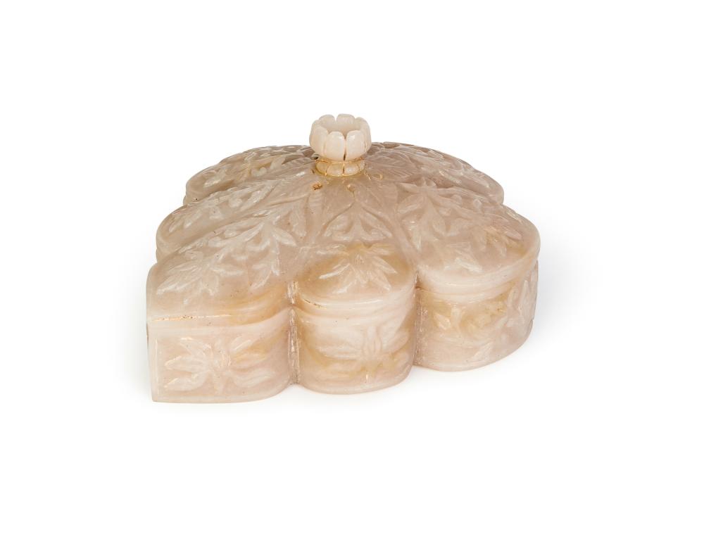 A LARGE MUGHAL JADE PAAN BOX, 19TH CENTURY