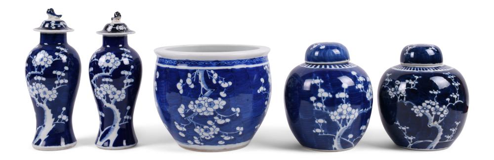FIVE CHINESE PORCELAIN 'CRACKED ICE' WARES, LATE 19TH/20TH CENTURY