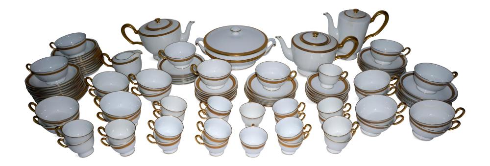 JAPANESE OKURA PORCELAIN TEA SET, 103 PIECES Width of teapot: 10 in. (25.4 cm.)