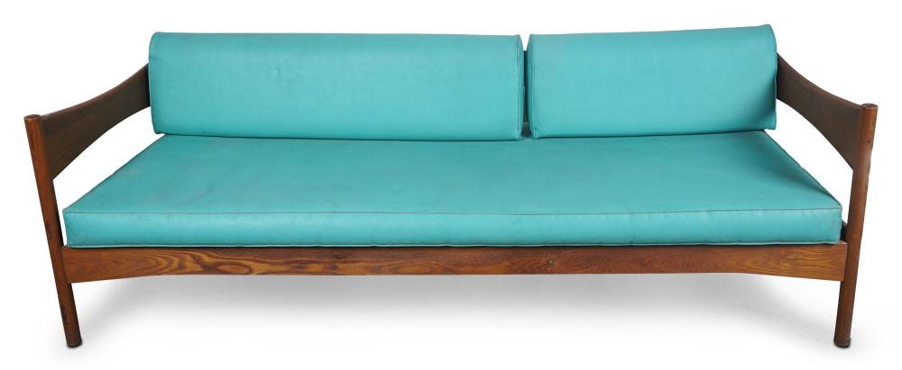 MID CENTURY MODERN OAK SOFA 17 1/2 x 77 1/2 x 31 in. (44.5 x 196.9 x 78.7 cm.)