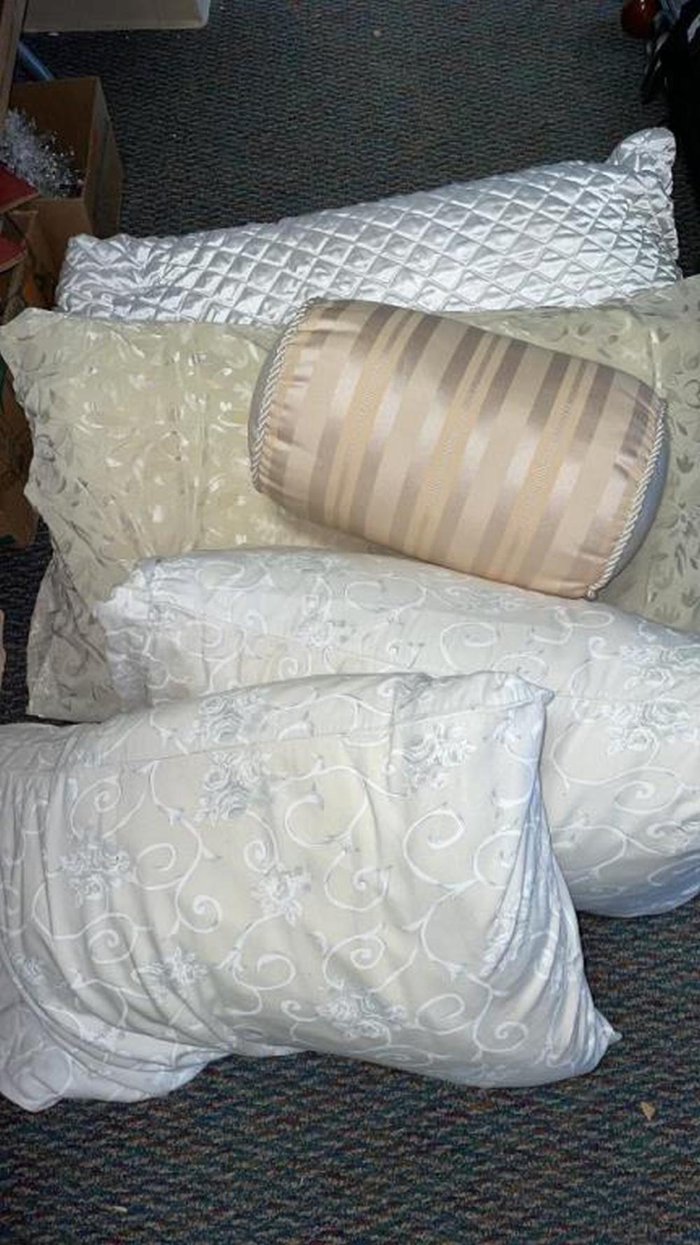 Throw Pillows Bed Pillows