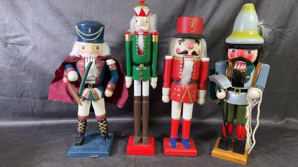 4 Vintage Nutcrackers 15inch