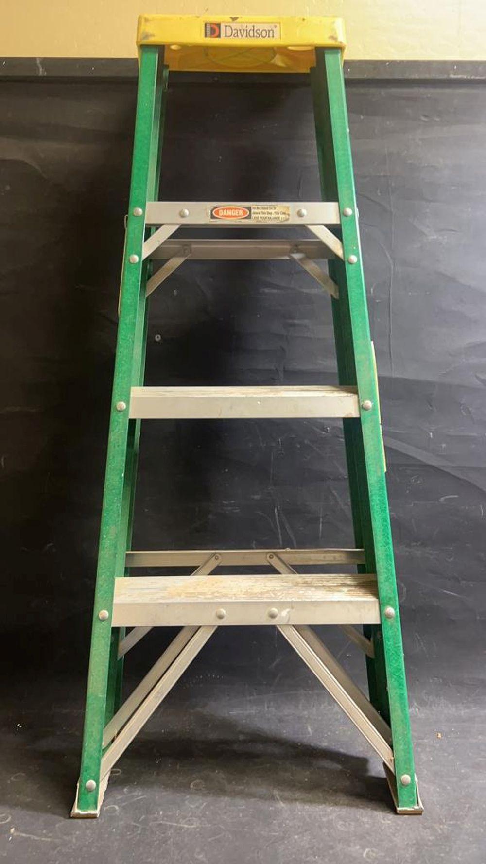 Davidson 6 foot fiberglass ladder