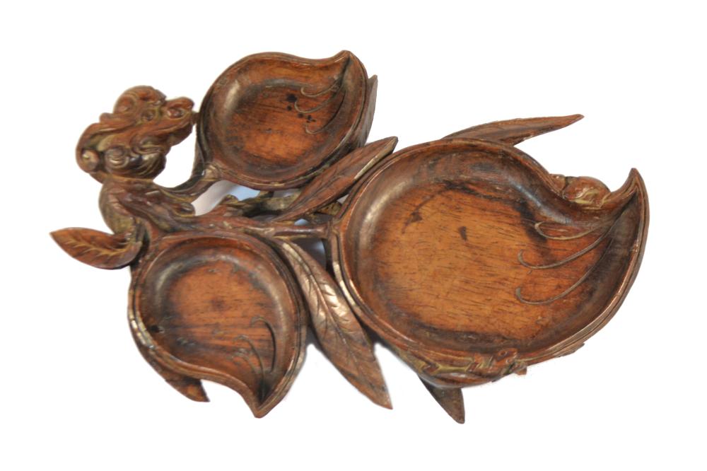 A wooden tripodal tray carved with precious fruit 