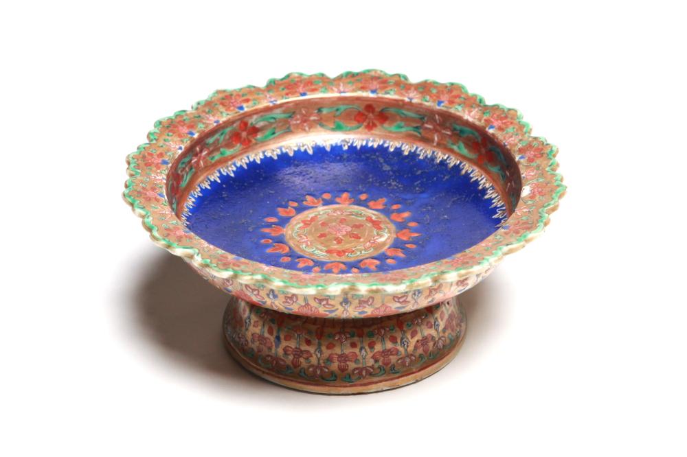 A Benjarong 'Lai Nam Thong' stem dish painted to interior with a flower medallion on a blue ground and to exterior with floral vine scrolls on a gold ground