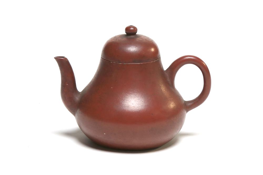 A pear-shaped Yixing teapot