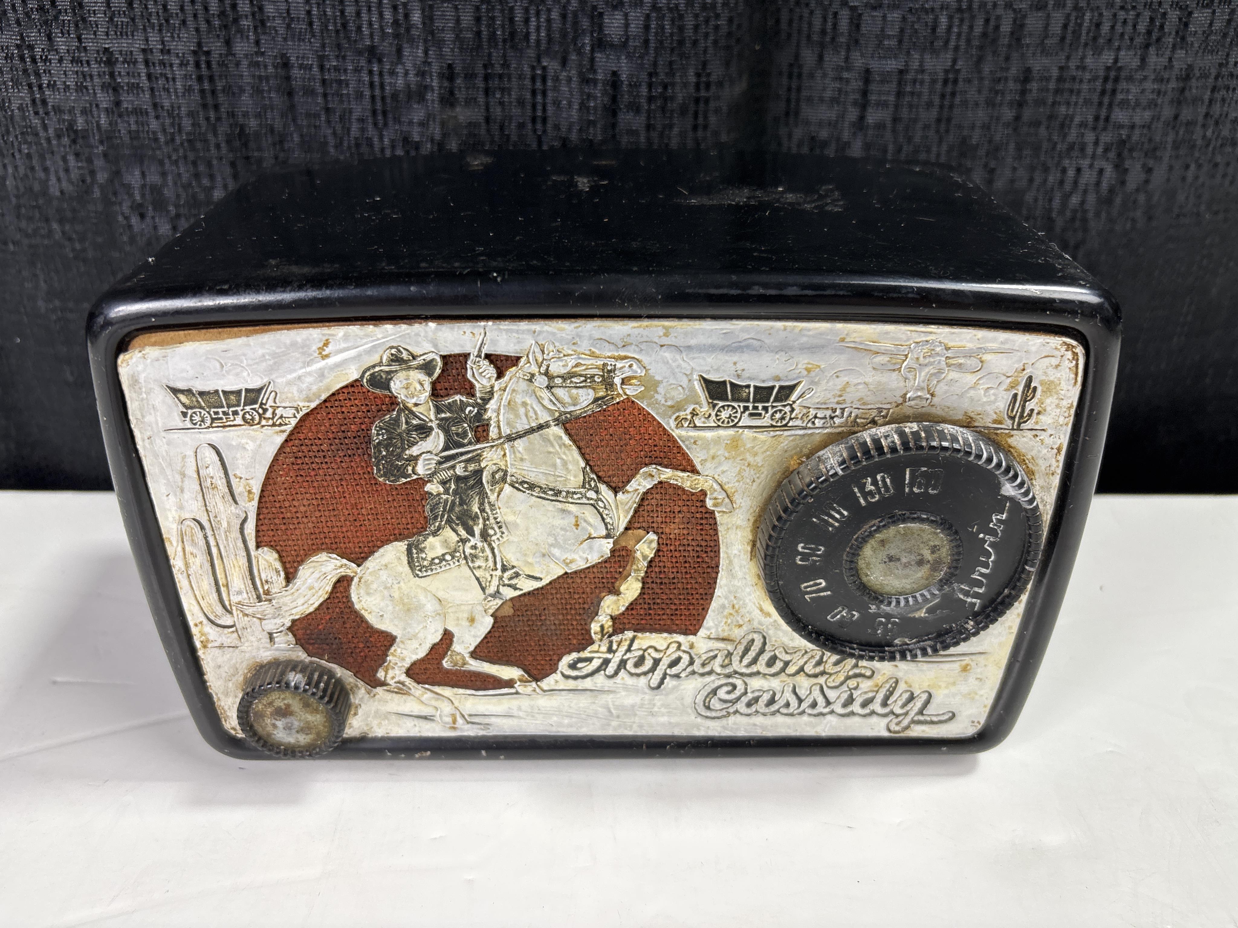 Lot - Vintage 1950's Arvin Hopalong Cassidy radio model 441T