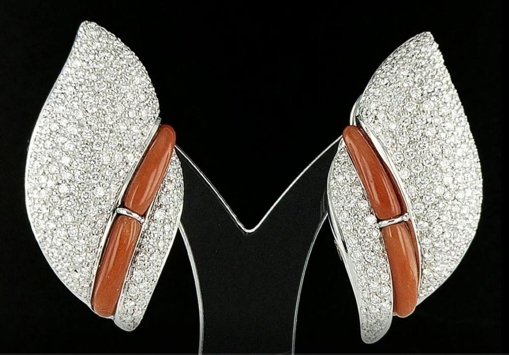18kt White Gold 1.85ctw Diamond Earrings