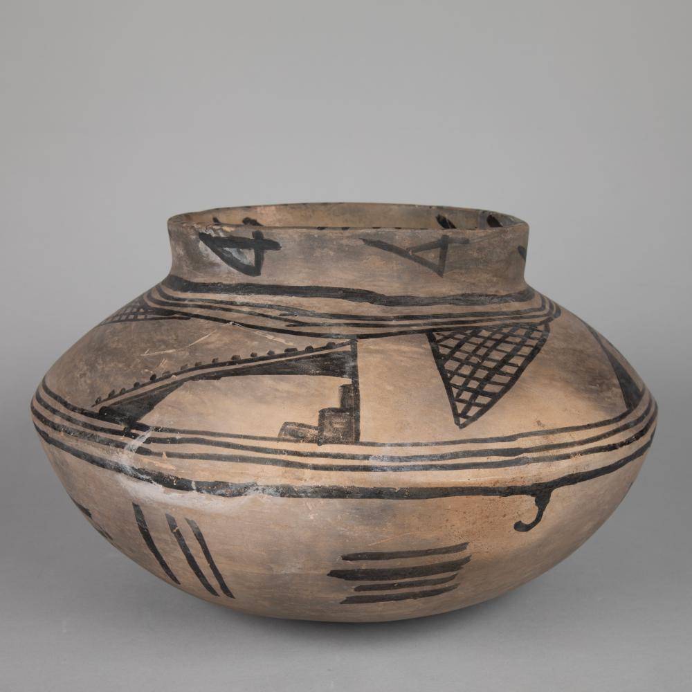 Cuyamungue, Black on Cream Low Shoulder Jar, ca. 1300