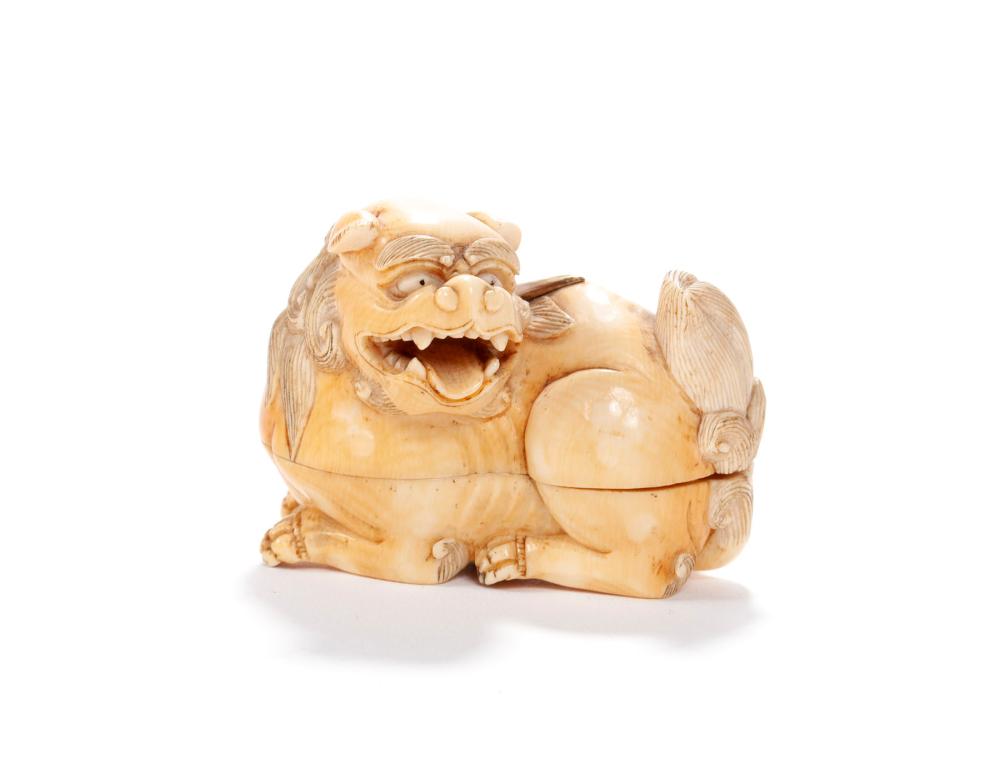 FIGURAL CARVED GUARDIAN LION INRO