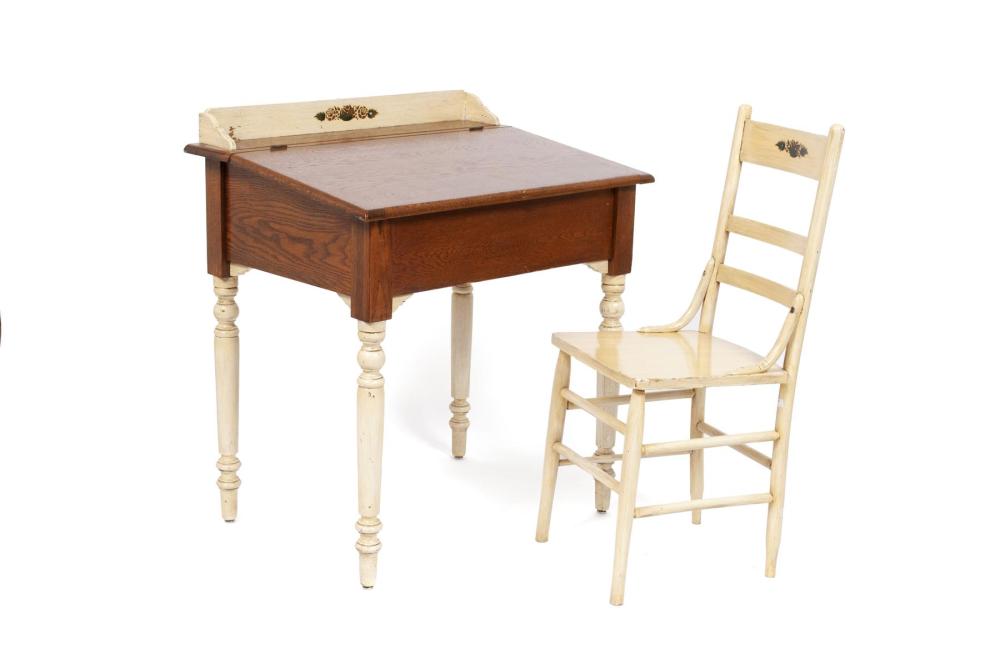 ANTIQUE AMERICAN OAK STUDENTS DESK