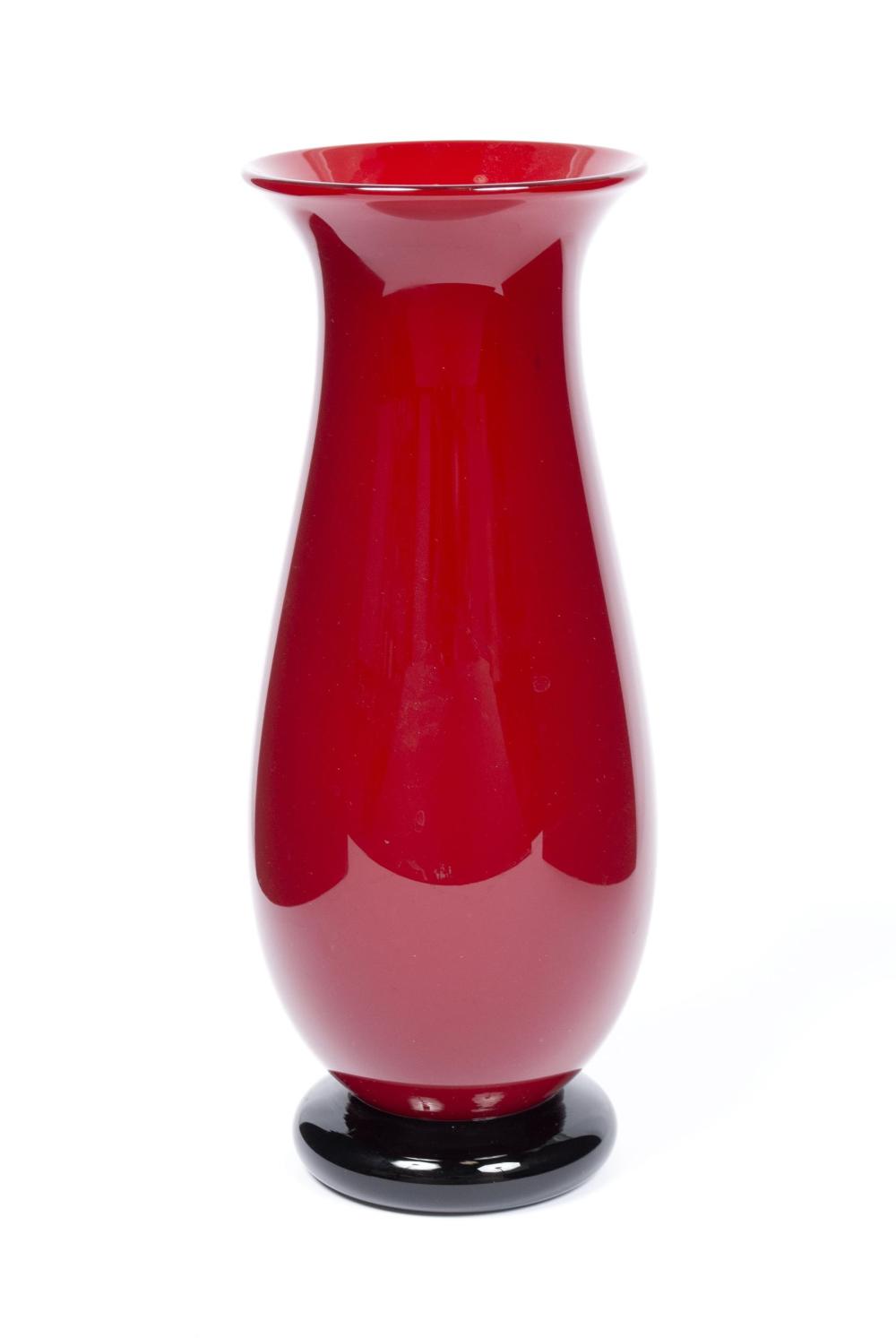 DONALD CARLSON ART GLASS FOOTED VASE