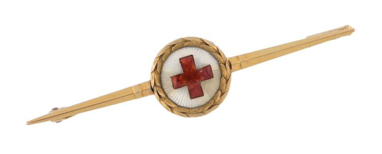 A RUSSIAN GOLD AND GUILLOCHE ENAMEL RED CROSS BROOCH, WORKMASTER FYODOR LORIE, MOSCOW, 1908-1916