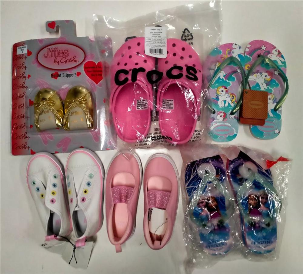 A bag of assorted girls sho... image