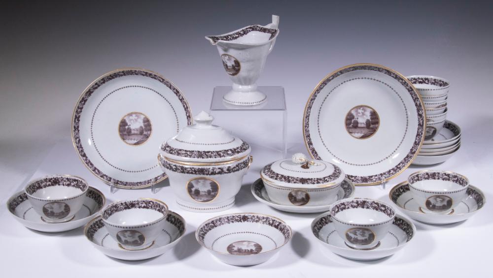 CHINESE EXPORT PORCELAIN DISH SET