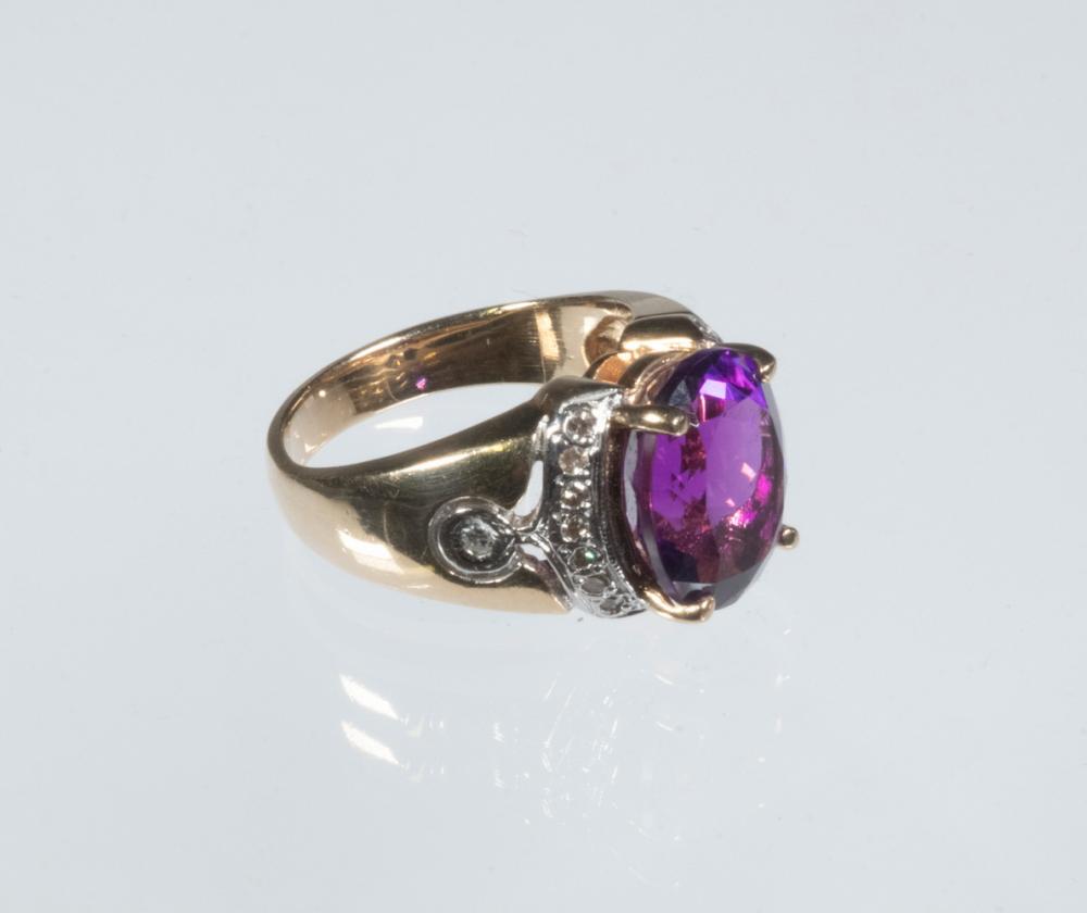 LADY'S AMETHYST & DIAMOND RING