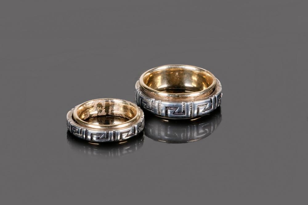 PAIR OF SPINNER WEDDING BANDS BY KIRK-LENTE