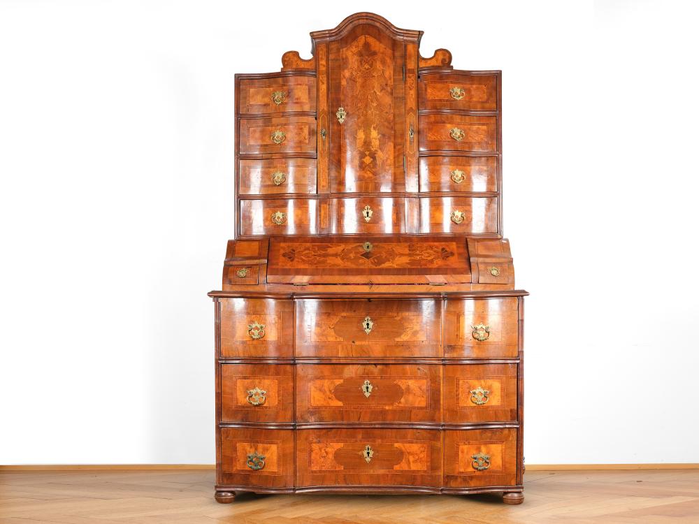 Top writing commode à trois corps, So-called tabernacle, Linear and floral inlays