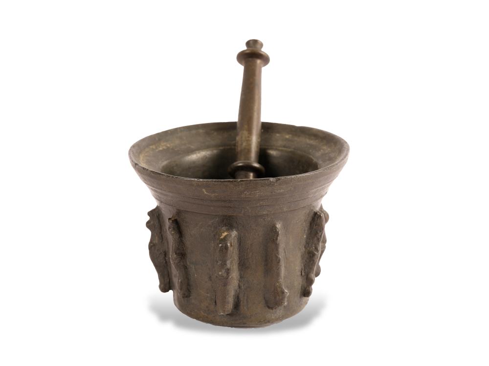 Ribbed mortar with pestle, 16./17. Century, Cast bronze