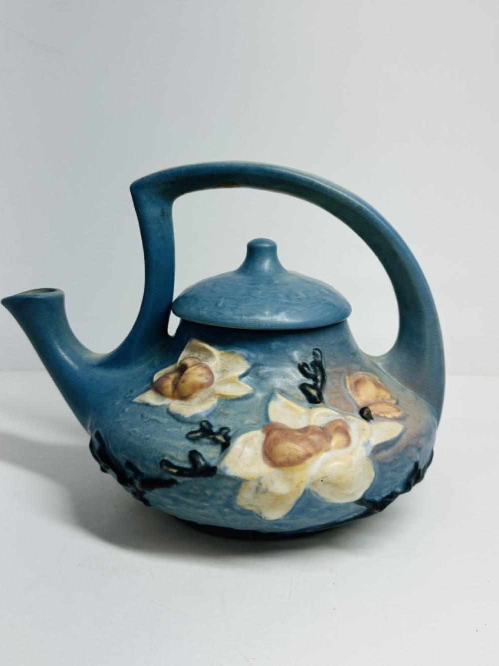AMERICAN ART POTTERY MAGNOLIA PATTERN TEAPOT ROSEVILLE